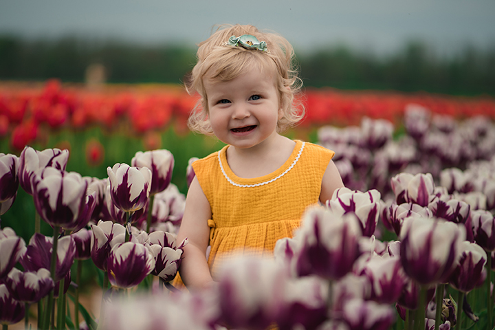 childern-photography-tulips